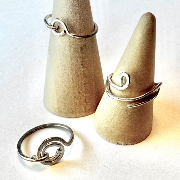 Set of 3 Rings size 6, 7, stackable silvertone - Picture 3 of 8